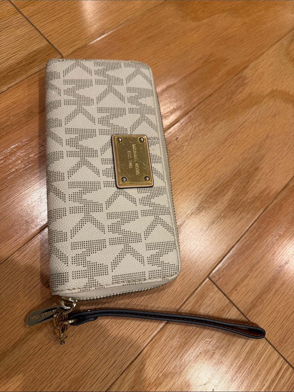 Michael Kors Cream and Brown Logo Zip Wristlet Wallet - Picture 1 of 9